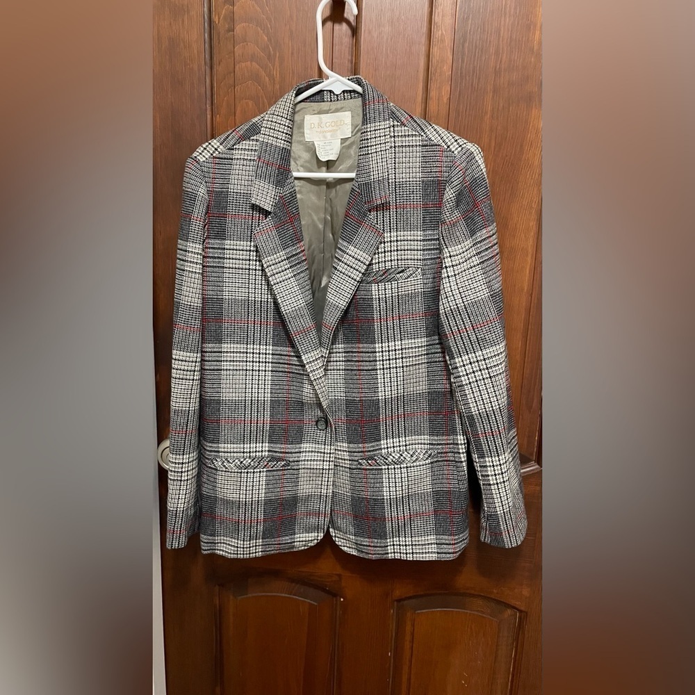 D K Gold by donnkenny women’s size 14 plaid Blazer. Wool blend .Multi color